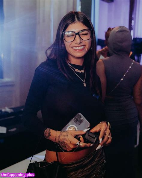 Mia Khalifa Nude XXX Pics .